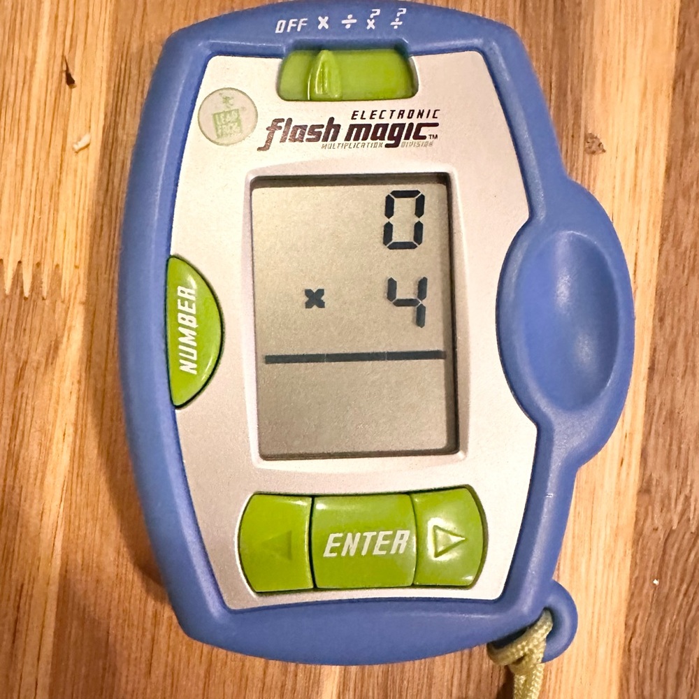 LEAP FROG Electronic Flash Magic Handheld Number Game Works 2003